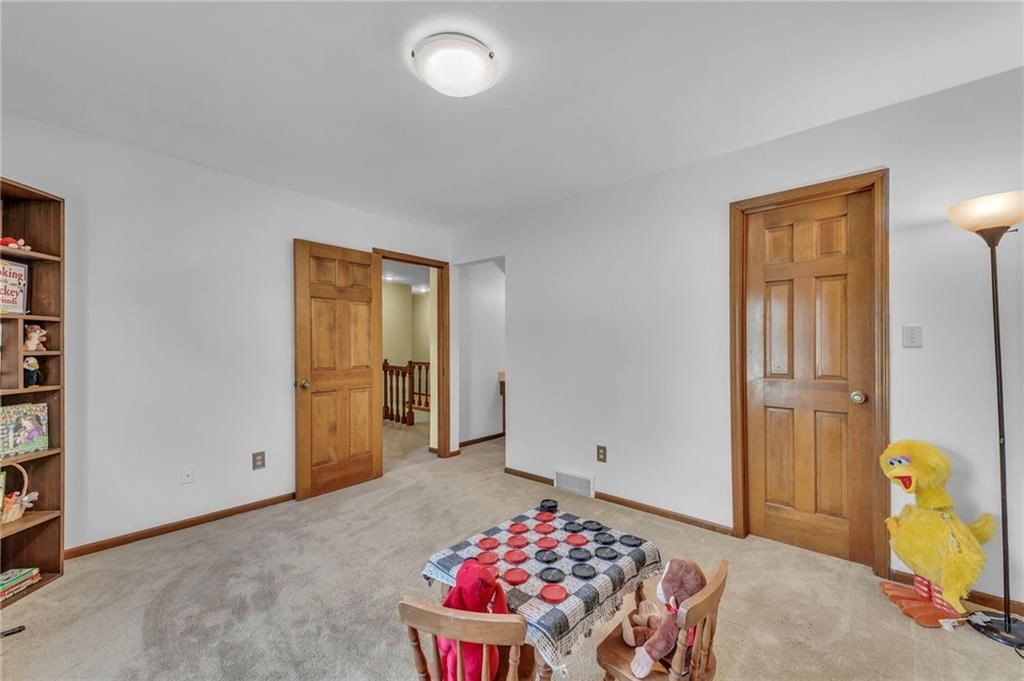 402 NE Adams Drive — photo 34