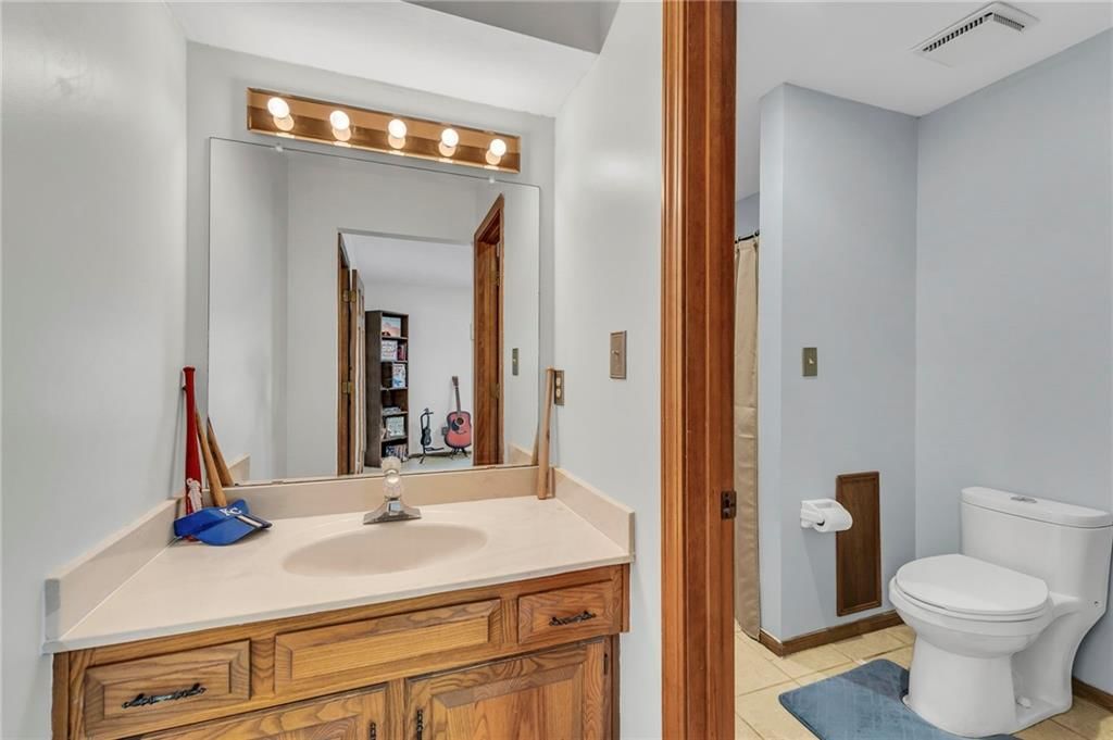 402 NE Adams Drive — photo 35