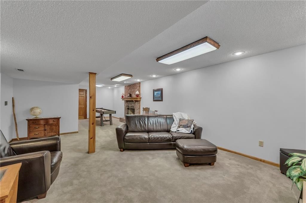 402 NE Adams Drive — photo 47