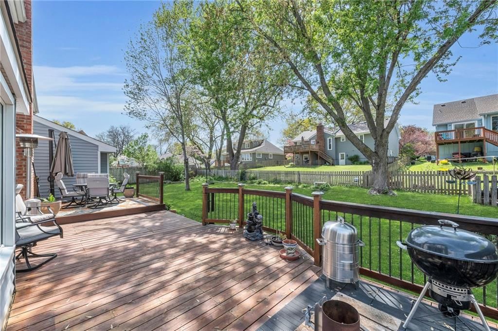 402 NE Adams Drive — photo 61