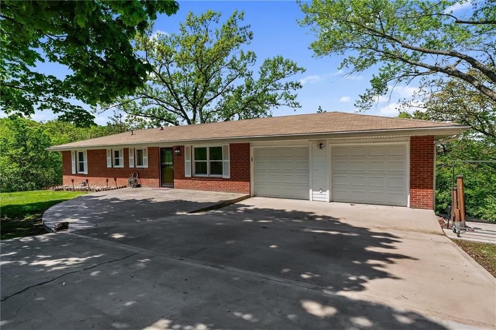 904 E Golf Hill Drive — photo 2