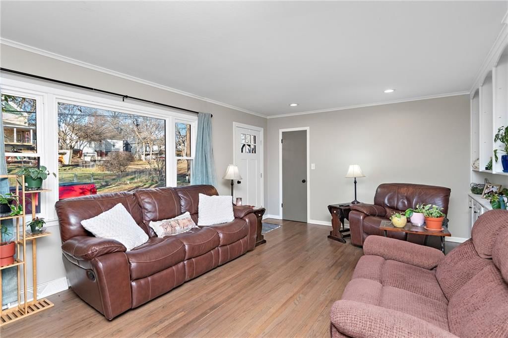 Photo 4 of 29 - 210 N Virginia Street