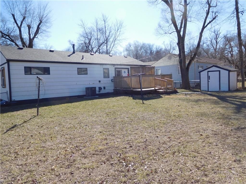 Photo 5 of 25 - 8612 E 114th Street