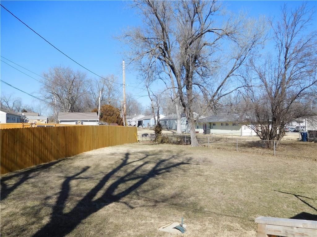 Photo 6 of 25 - 8612 E 114th Street