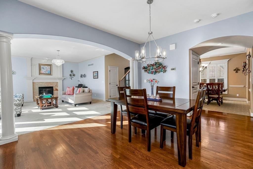 8909 N Oxford Avenue — photo 11