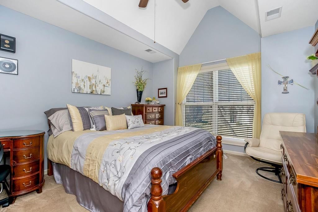 8909 N Oxford Avenue — photo 27
