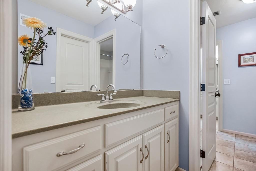 8909 N Oxford Avenue — photo 28