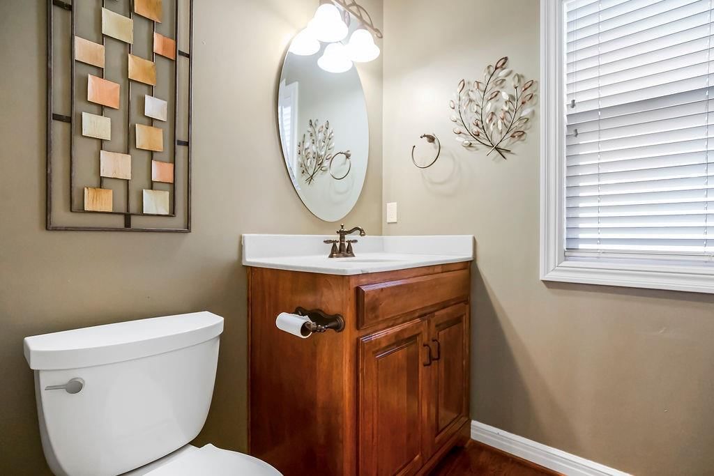 8909 N Oxford Avenue — photo 32