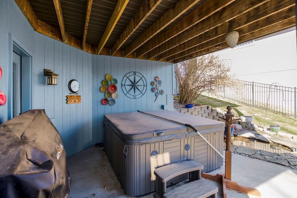 8909 N Oxford Avenue — photo 40