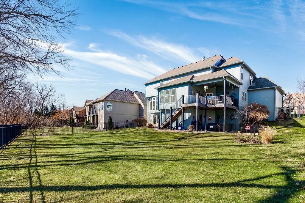 8909 N Oxford Avenue — photo 41