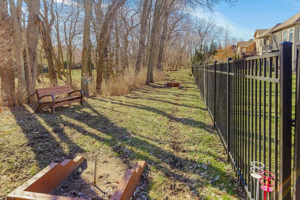8909 N Oxford Avenue — photo 42