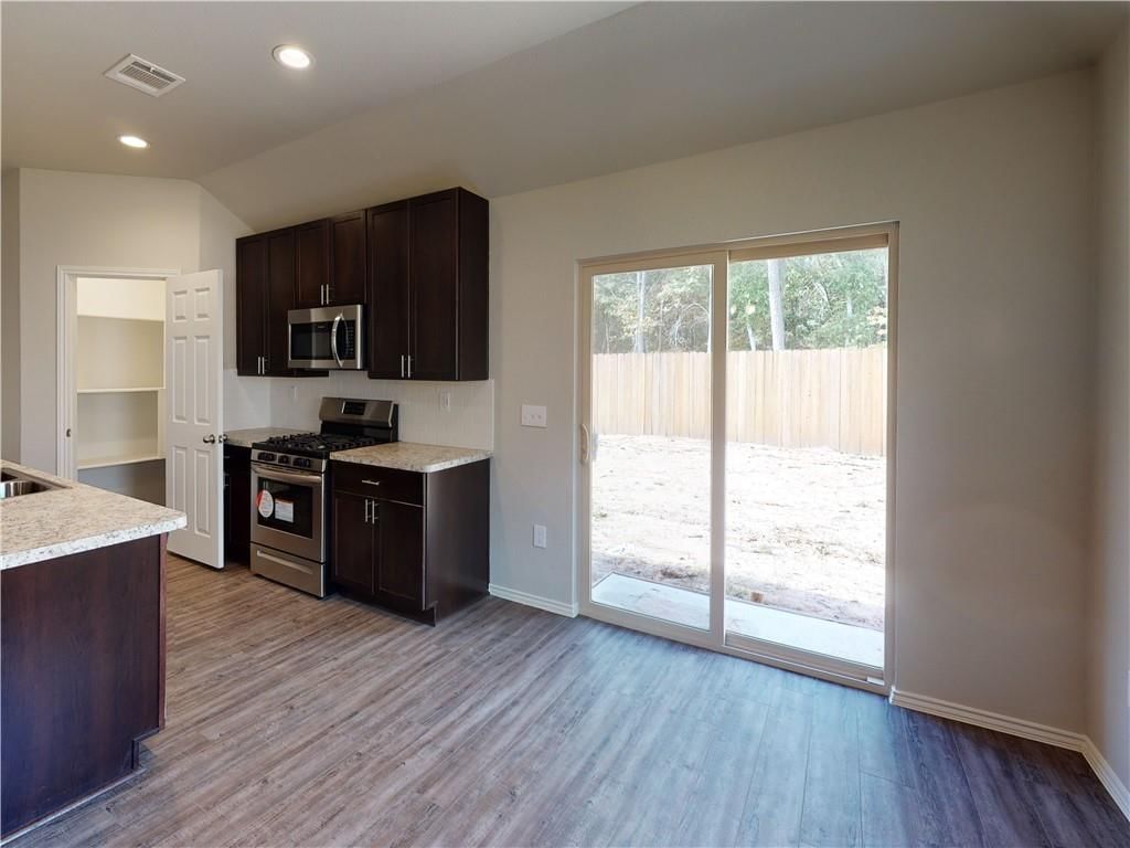 568 W Lanesfield Street — photo 5