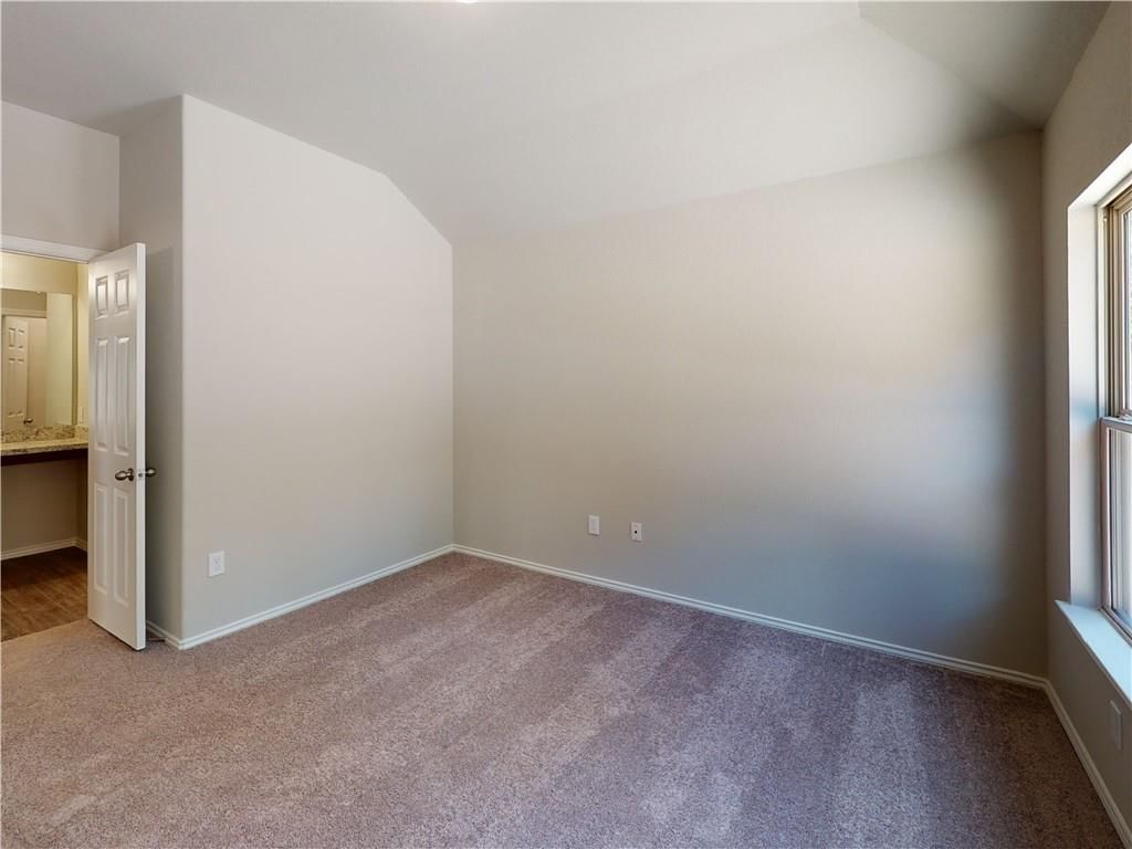 568 W Lanesfield Street — photo 10