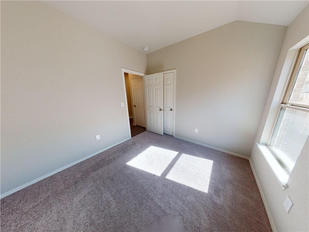 568 W Lanesfield Street — photo 15