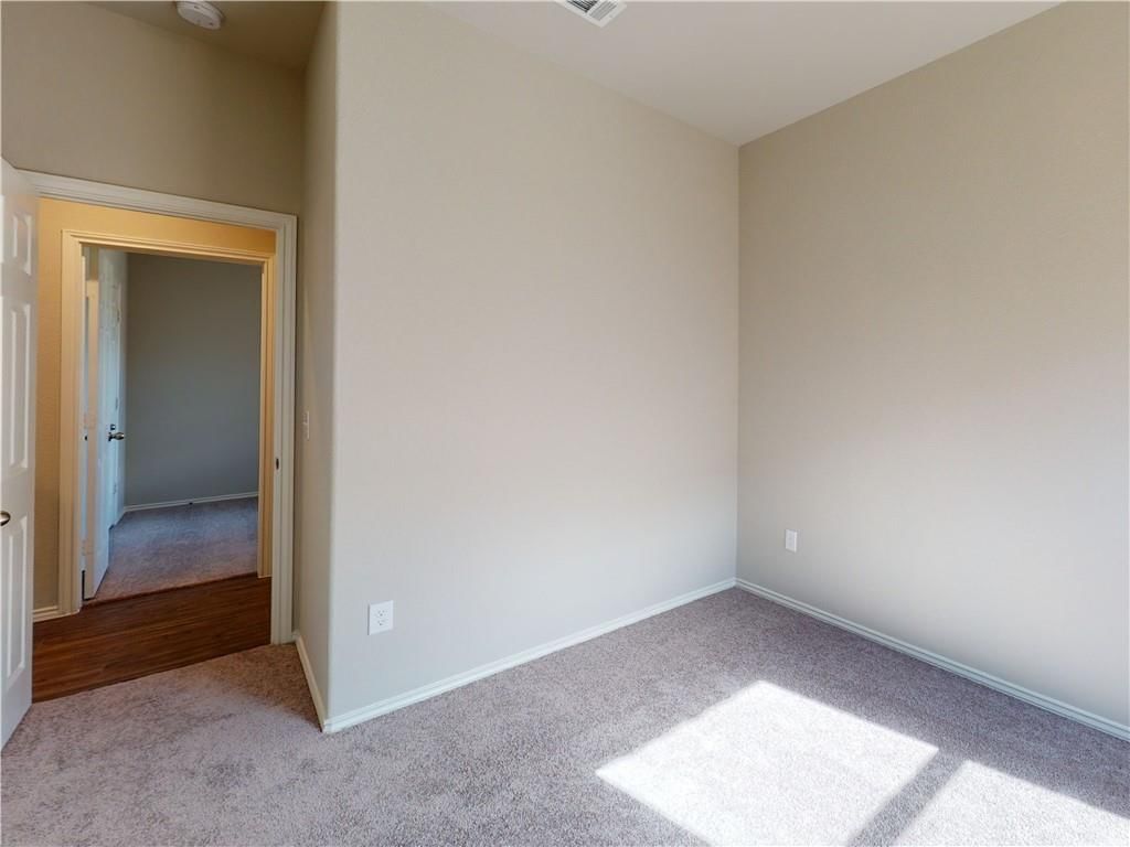 568 W Lanesfield Street — photo 18