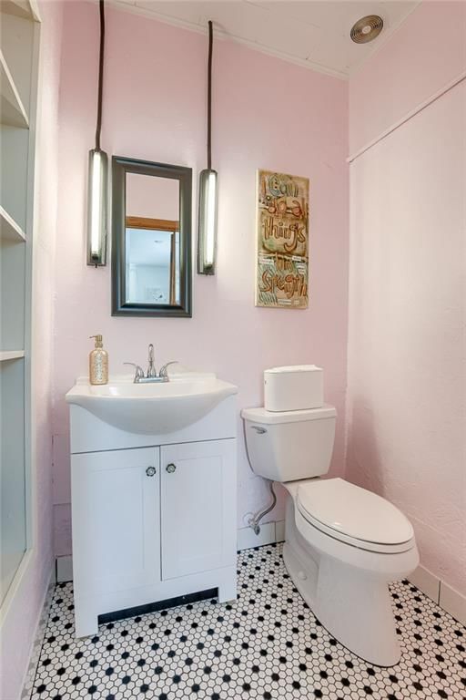 121 E Lexington Avenue — photo 14