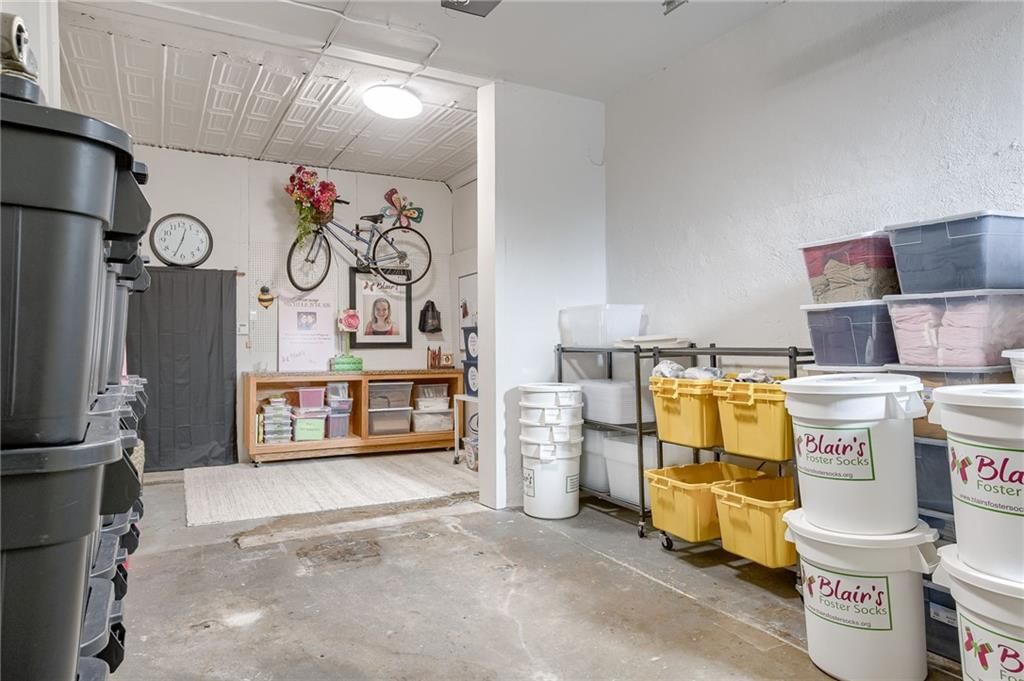 121 E Lexington Avenue — photo 23