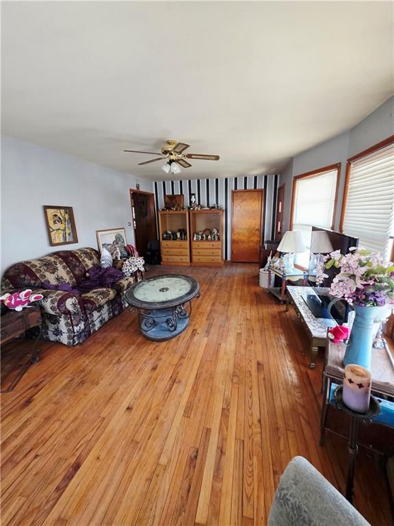 Photo 7 of 29 - 209 E Benton Street
