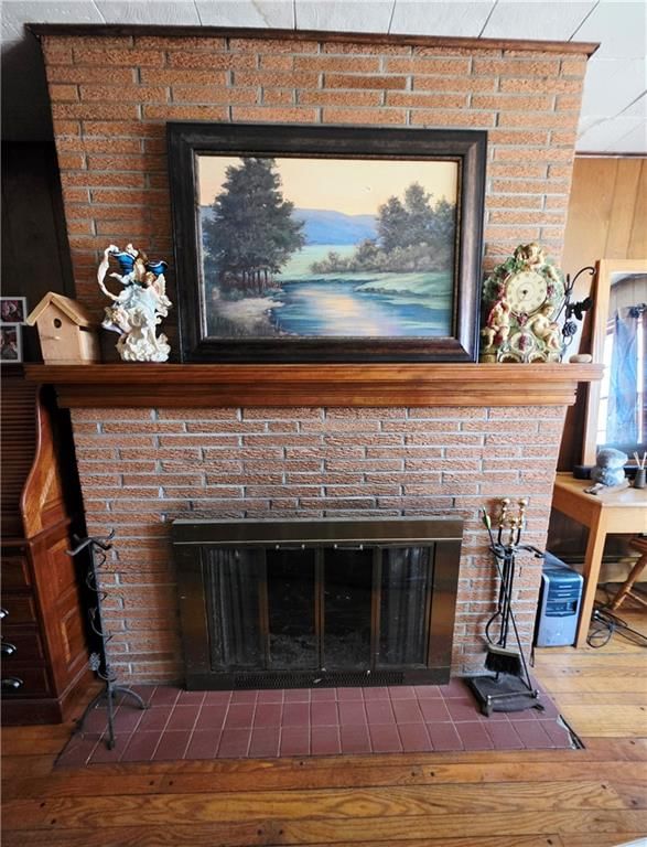 Photo 9 of 29 - 209 E Benton Street