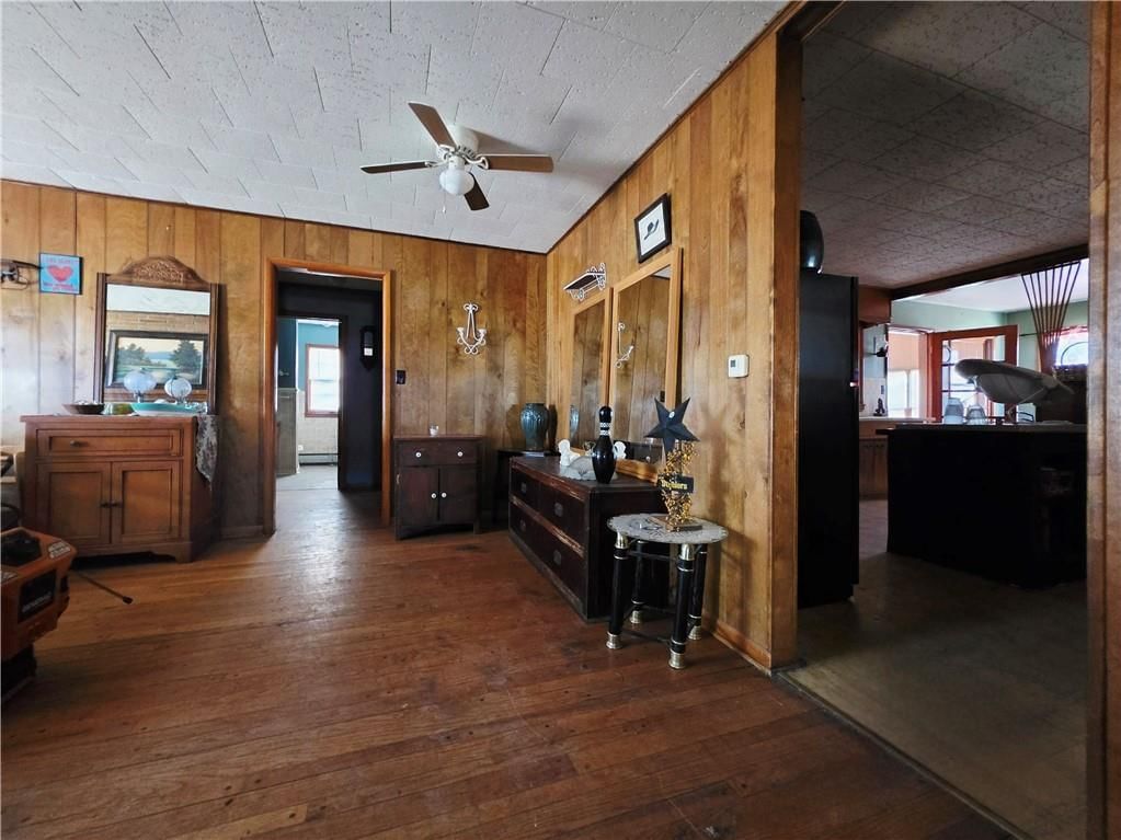 Photo 10 of 29 - 209 E Benton Street