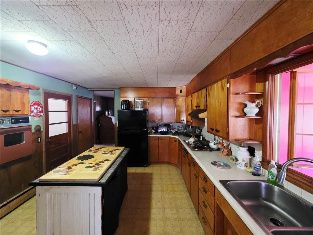 Photo 12 of 29 - 209 E Benton Street