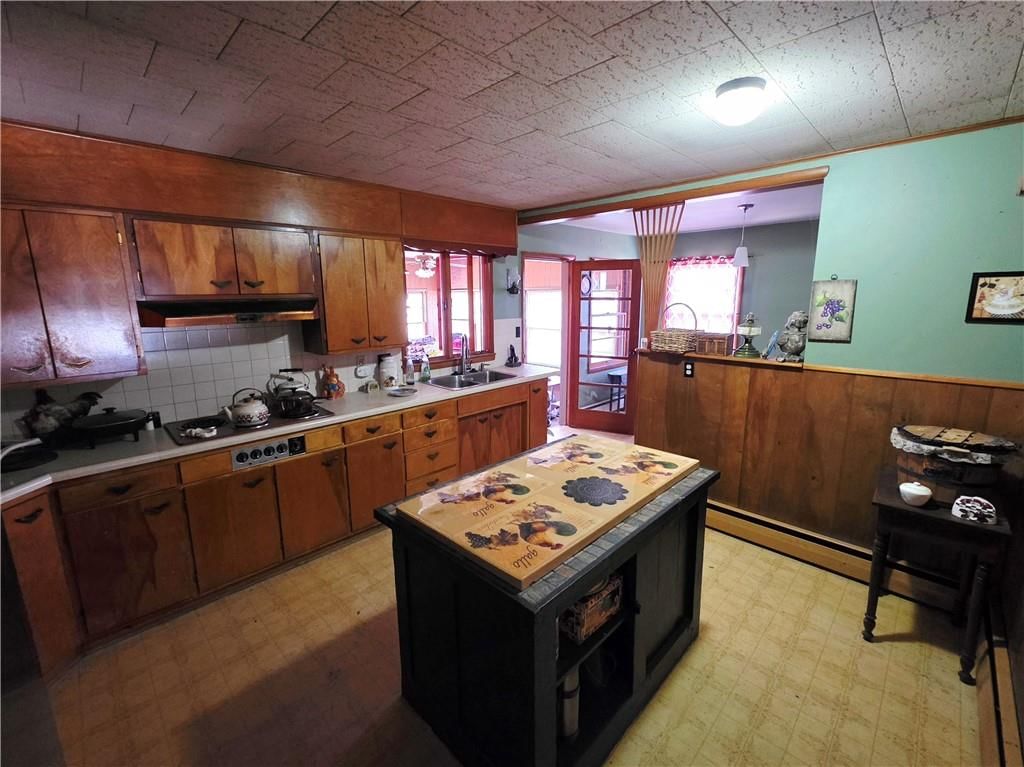 Photo 13 of 29 - 209 E Benton Street