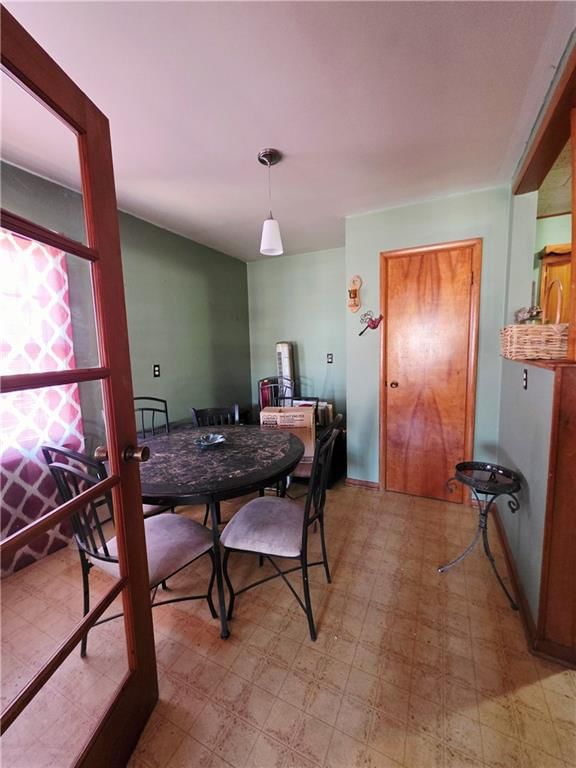 Photo 15 of 29 - 209 E Benton Street