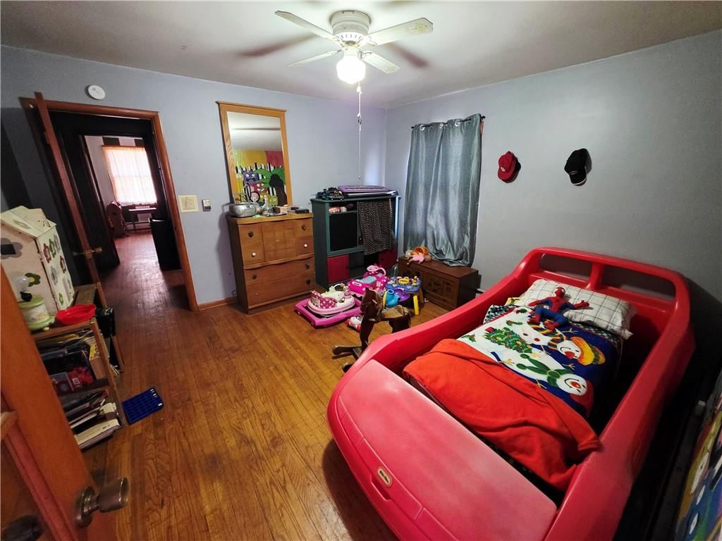 Photo 19 of 29 - 209 E Benton Street