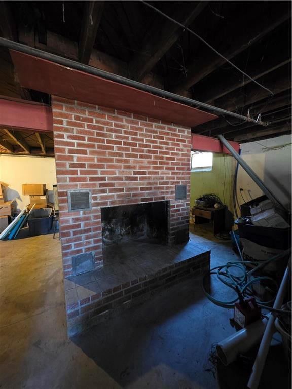 Photo 24 of 29 - 209 E Benton Street