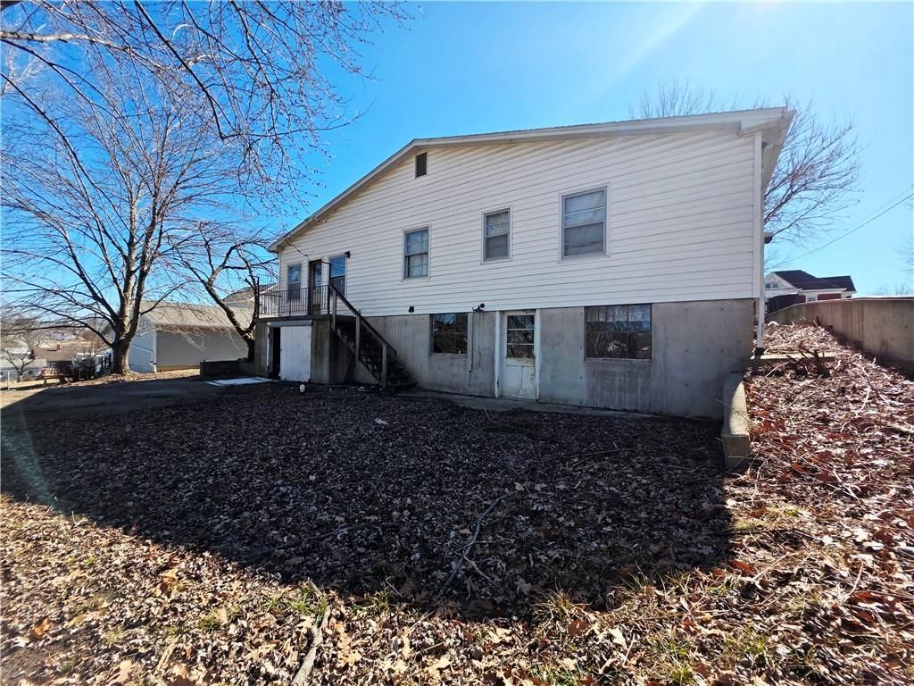 Photo 28 of 29 - 209 E Benton Street