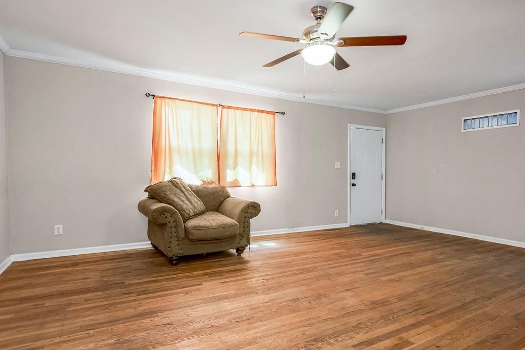 808 N Crysler Avenue — photo 2