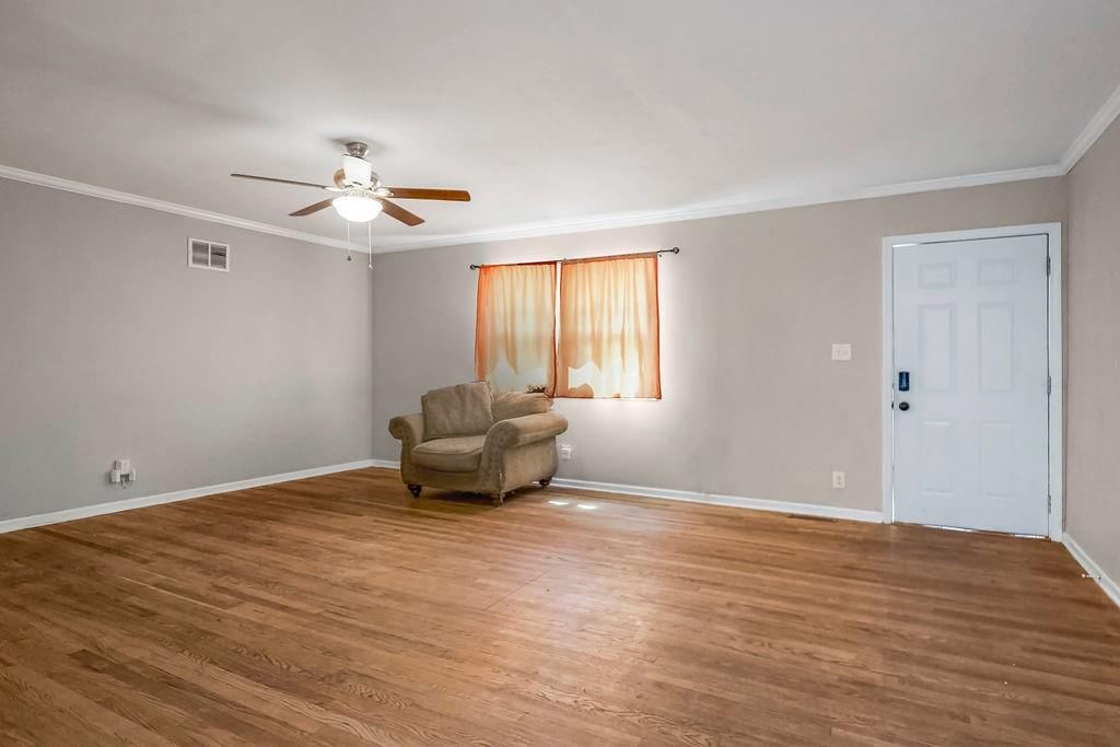 808 N Crysler Avenue — photo 3