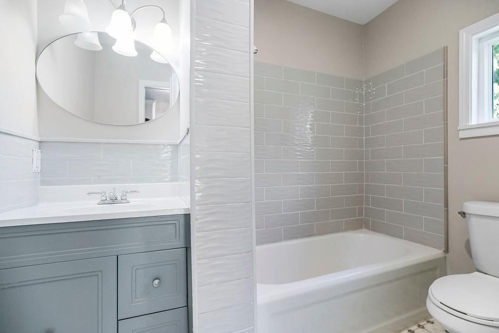 808 N Crysler Avenue — photo 5