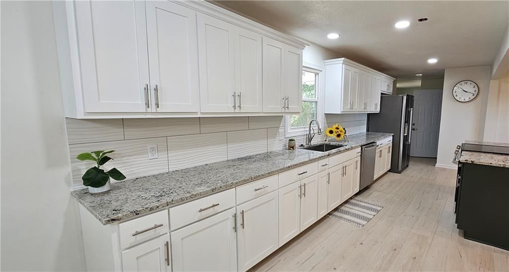 307 N Free King Highway — photo 10