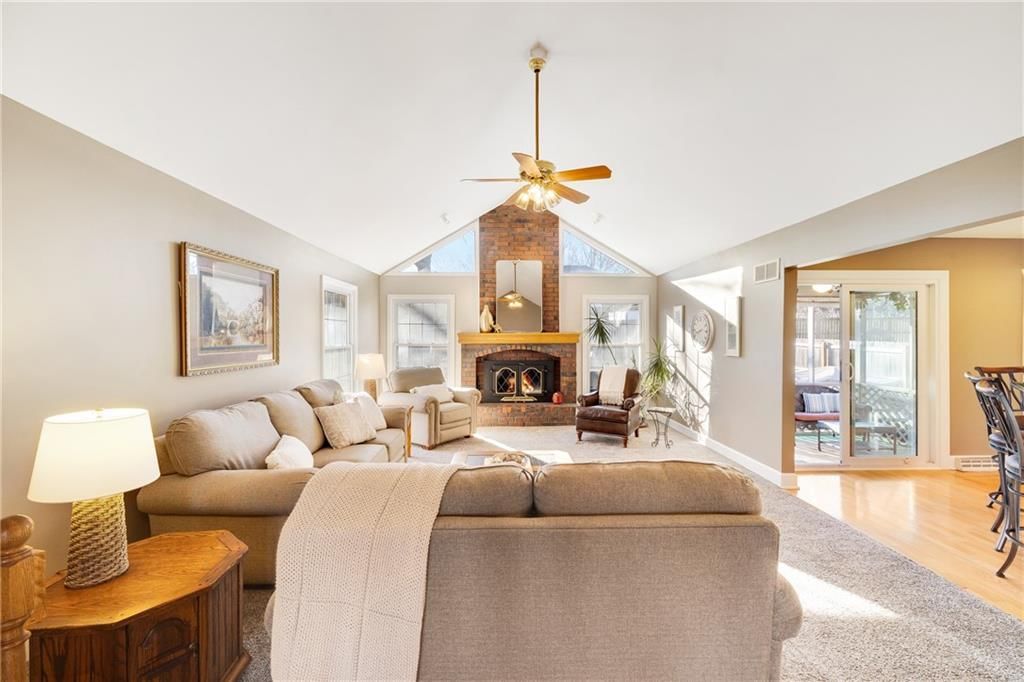 1320 NE Hilltop Drive — photo 9