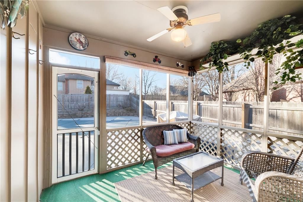 1320 NE Hilltop Drive — photo 32