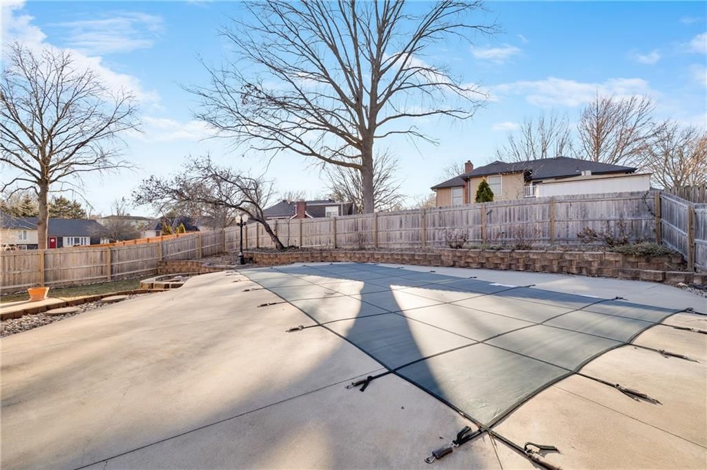 1320 NE Hilltop Drive — photo 34