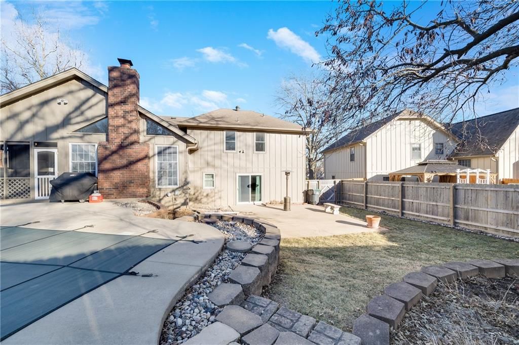 1320 NE Hilltop Drive — photo 35
