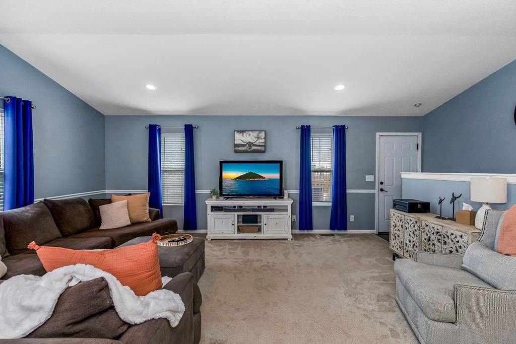 1009 SE Wingate Court — photo 2