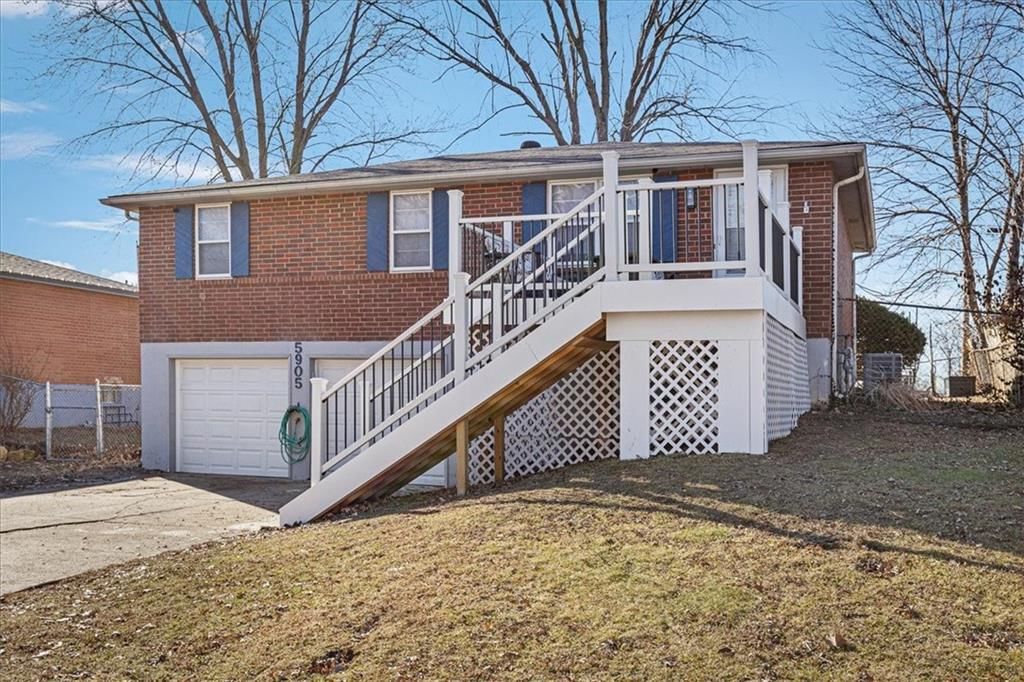 5905 NE 45th Street — photo 2