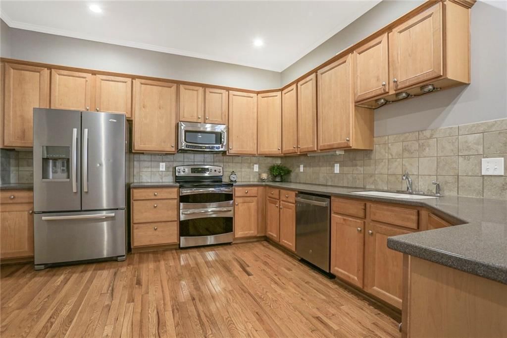 11239 S SUMMIT Street — photo 12