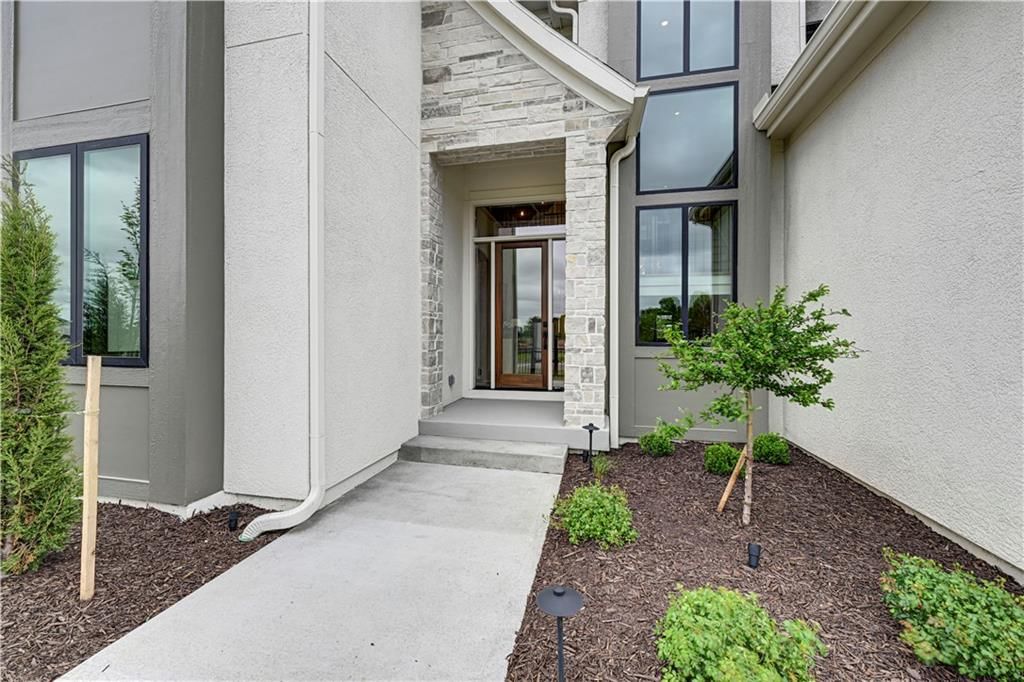 16063 S Twilight Lane, Olathe, KS: listing photo 2