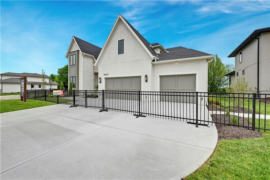 16063 S Twilight Lane, Olathe, KS: listing photo 3