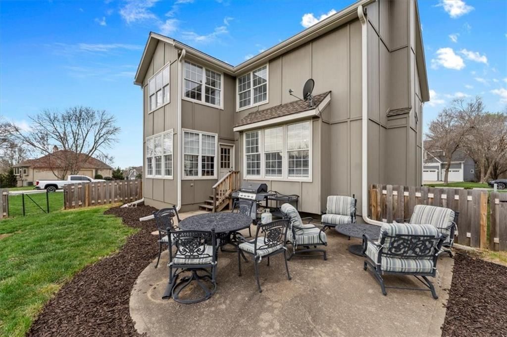 13021 Pembroke Lane — photo 32