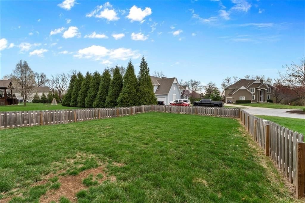 13021 Pembroke Lane — photo 34