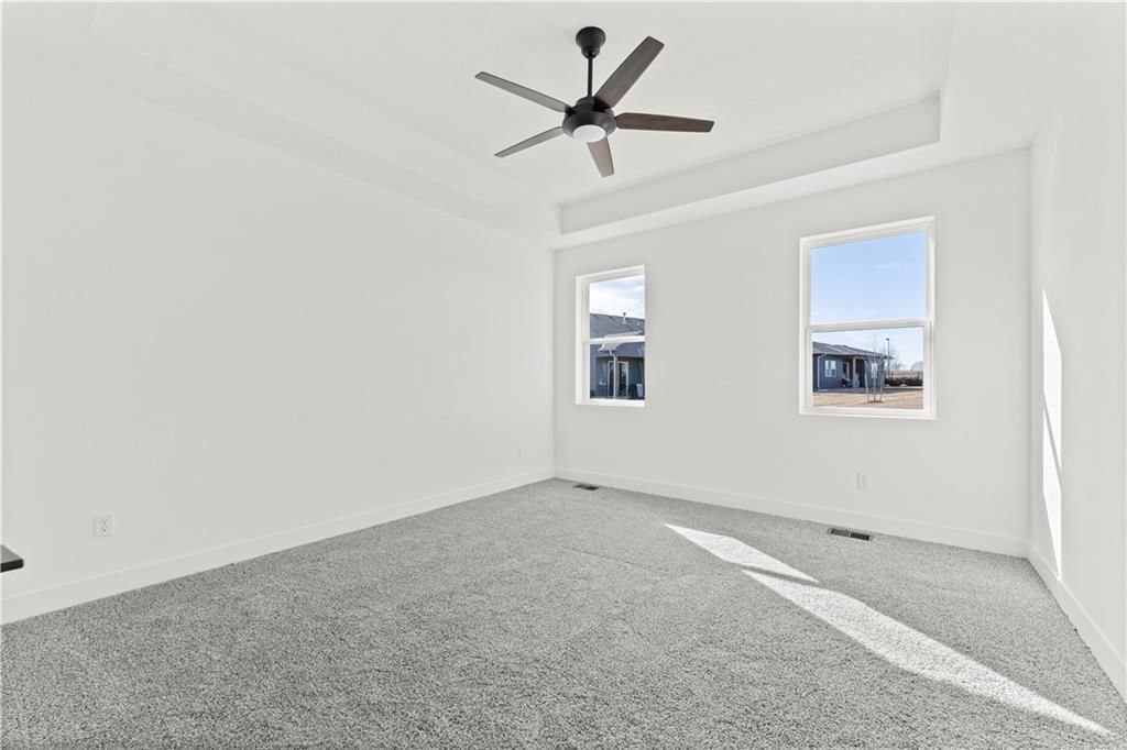 8100 N Sycamore Avenue — photo 11
