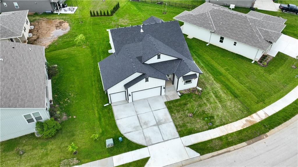 8100 N Sycamore Avenue — photo 19