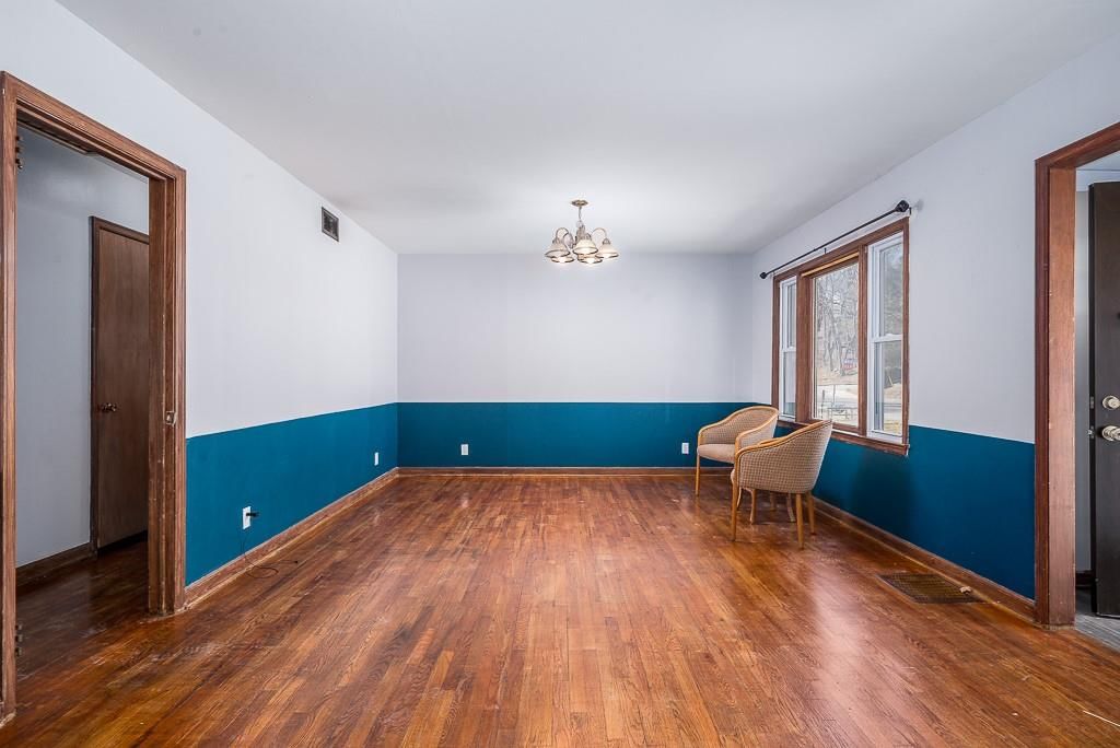 Photo 5 of 11 - 219 Sheidley Avenue