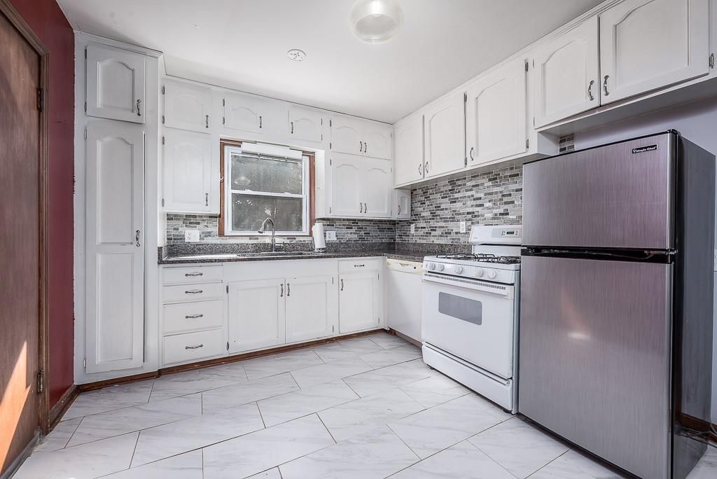 Photo 6 of 11 - 219 Sheidley Avenue