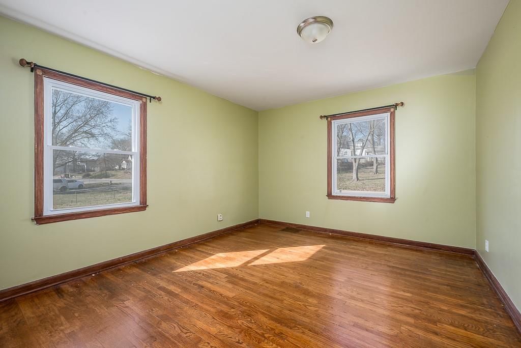 Photo 7 of 11 - 219 Sheidley Avenue